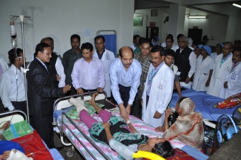 BGMEA Leaders visiting injured workers admitted to Pongu Hospital with Ministers